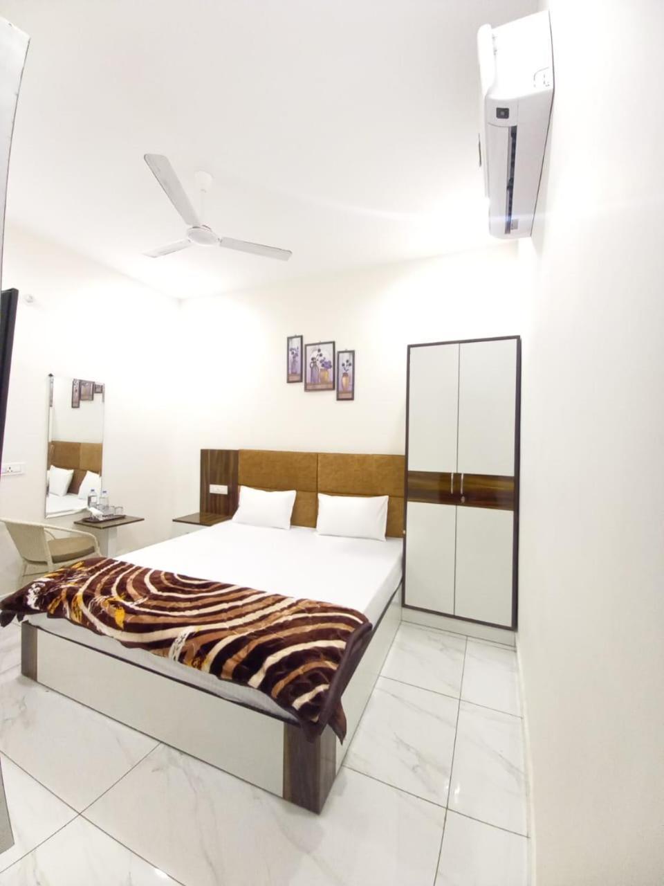 Hotel Kg Residency Ludhiana Esterno foto